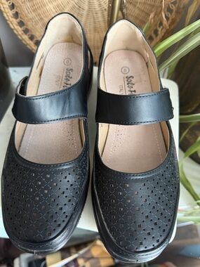 Solo-Flex Italy Black Perforated Mary Jane Comfort Shoes NWOT Size 8